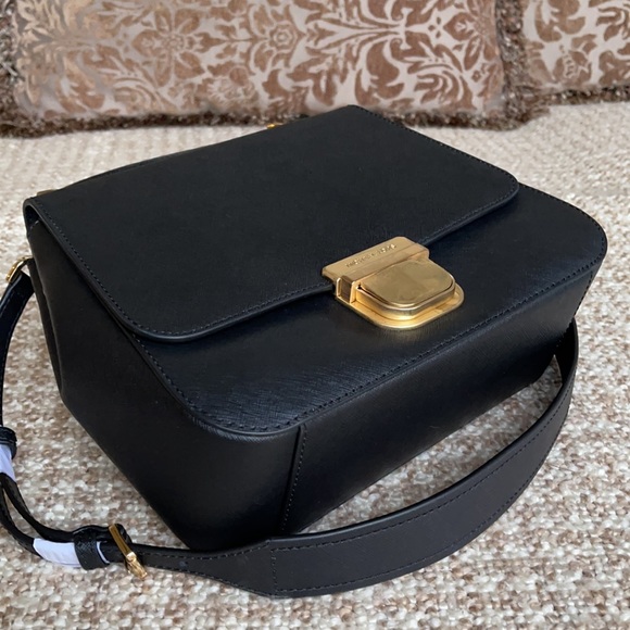 Michael Kors Bridgette MD TH Messenger Black - Picture 15 of 16